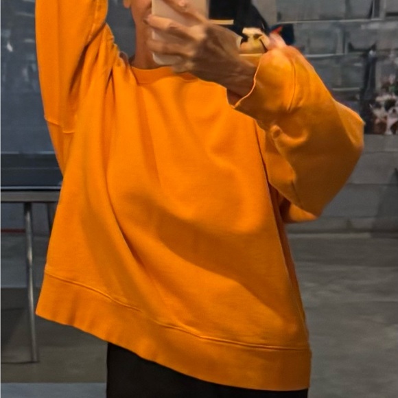 Aritzia used orange sweatshirt - Picture 3 of 13